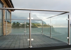 Tại sao xu thế dùng lan can kính inox 304 đang là hiện tượng của mọi ngôi nhà